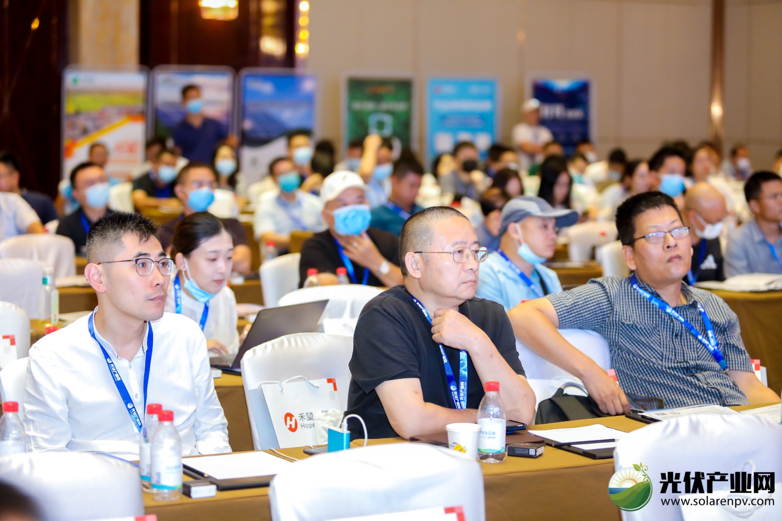 砥砺前行 | EBET易博光电建材B02系列应用系统体验交流会&2022第二届中部分布式光伏立异生长论坛圆满落幕