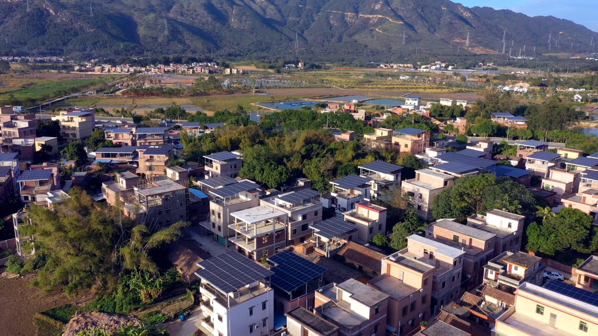 深入实验农村电网牢靠提升工程，，，户用光伏等新能源应并尽并，，，大力帮扶推动生长！